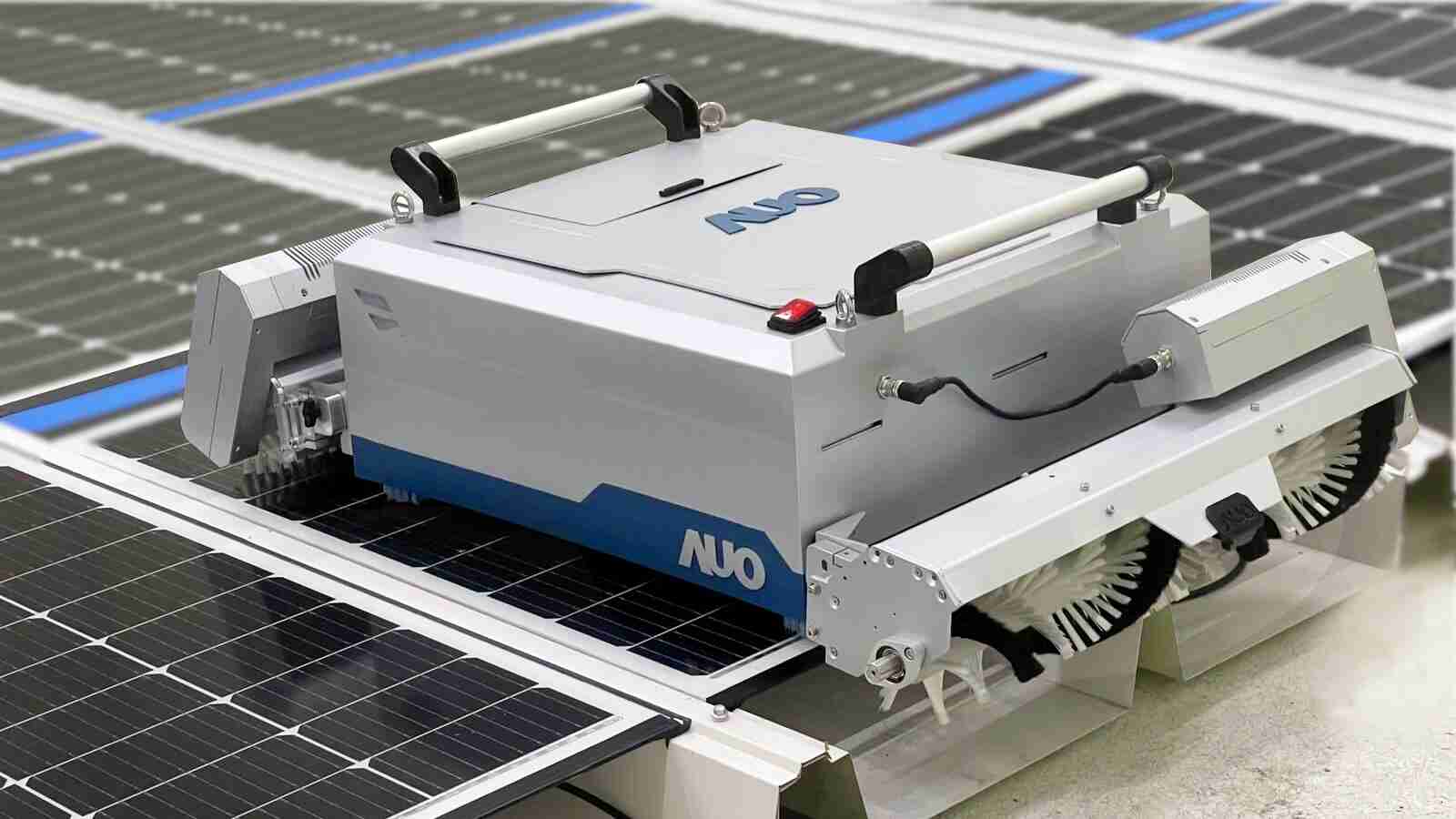 尊龙集团致力EPC场域技术升级，，，，导入清洁机器人搭配传感器与AI数据分析，，，大幅减少维运成本